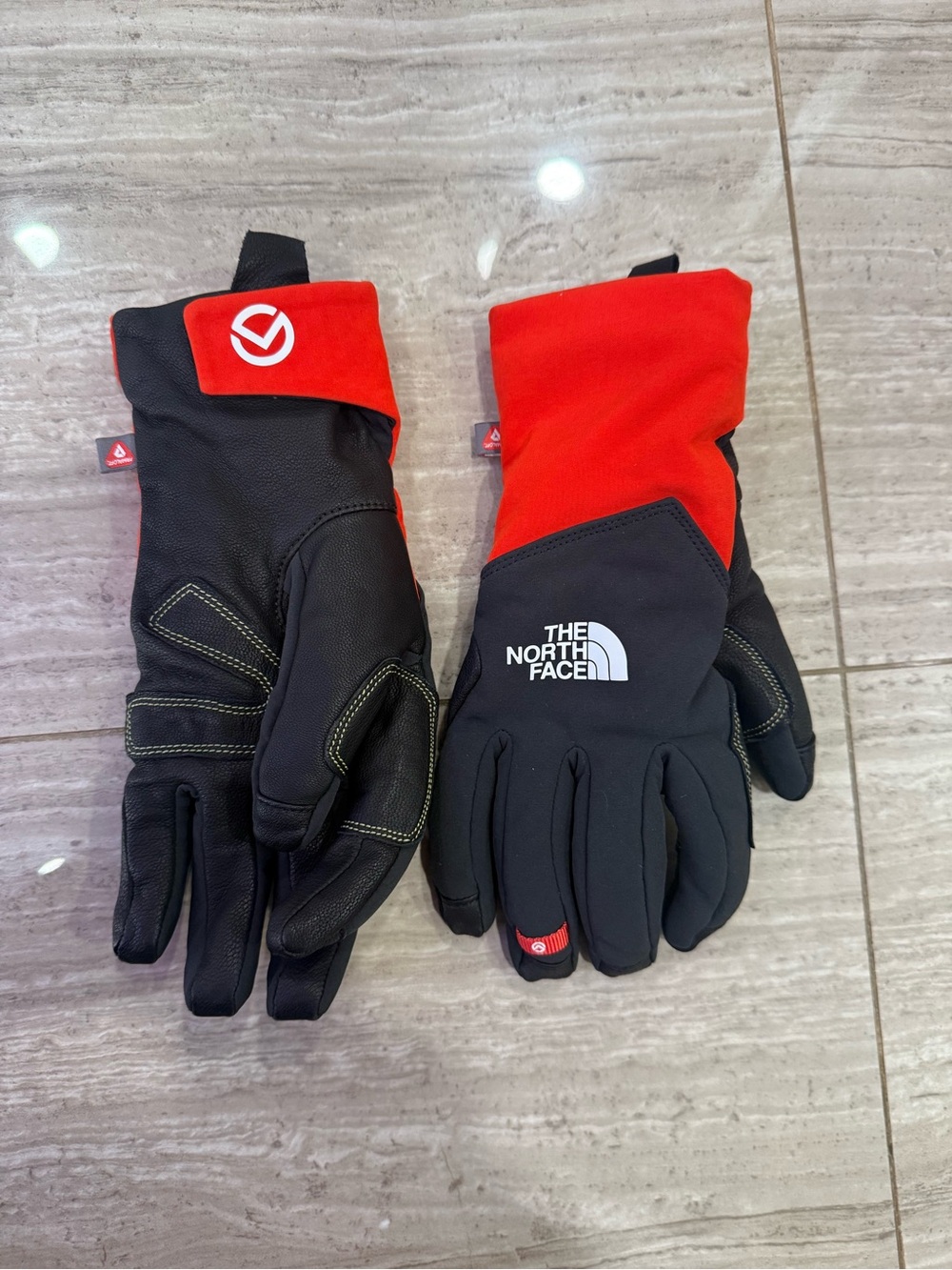 The North Face Summit Soft Shell Climbing Gloves size M (Unisex)